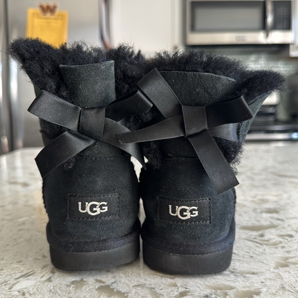 Black Bailey Uggs - Picture 2 of 3